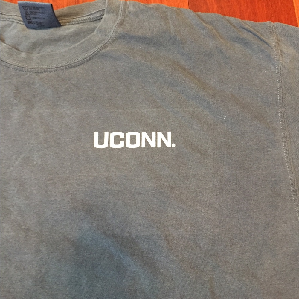 UCONN UNIVERSITY OF CONNECTICUT MENS T-SHIRT TOP SHORT SLEEVES - Picture 4 of 8